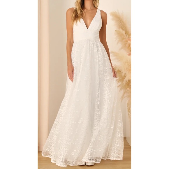 NWT Lulus Size Medium White Sweetest Beloved Mesh Embroidered Sleeveless
Maxi - Picture 1 of 12